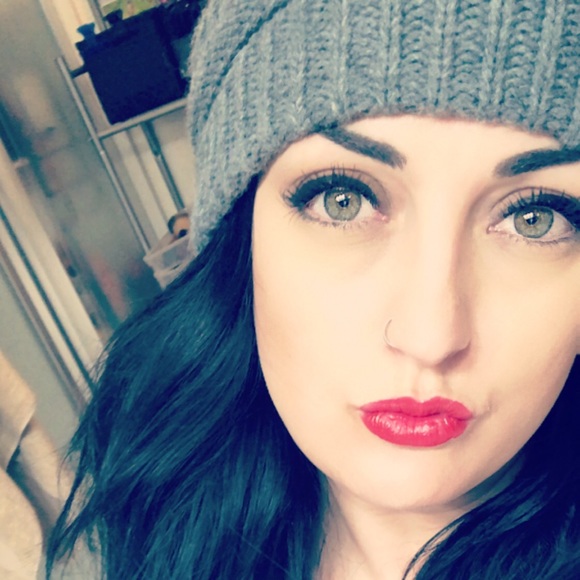 Profile Picture of Kaitlyn Surowiec (@kaitlynroffina) on Poshmark