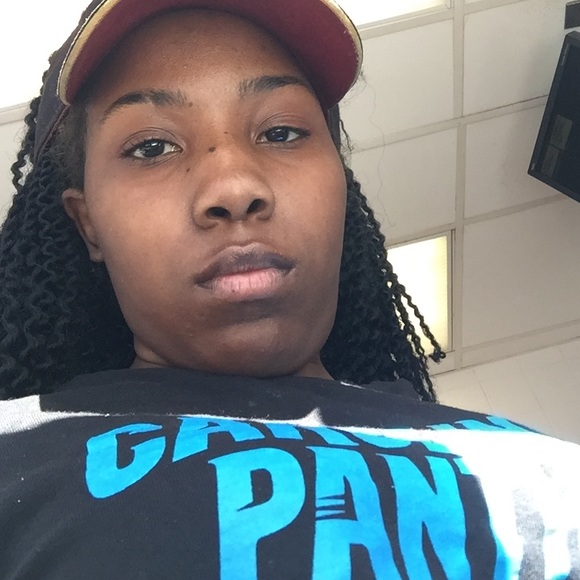Profile Picture of Tonia Hampton (@tonia121) on Poshmark