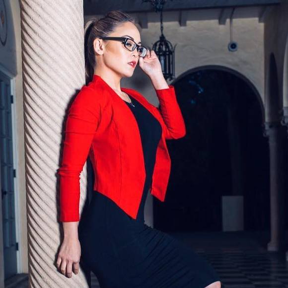 Profile Picture of Alexandria Zalenski (@azalenski) on Poshmark