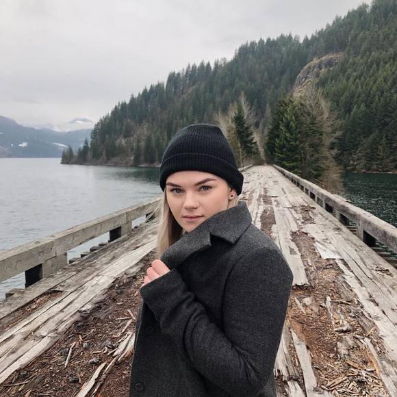 Profile Picture of Rebekah Dittrick (@biz2898) on Poshmark