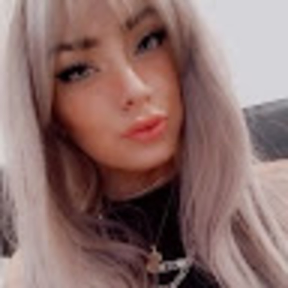 Profile Picture of Ariel Cardona (@ariel_cardona) on Poshmark