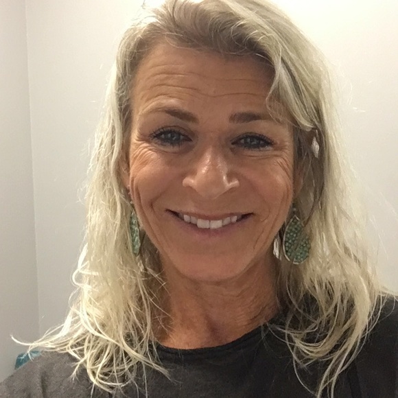 Profile Picture of Julia Berman (@jac62716) on Poshmark