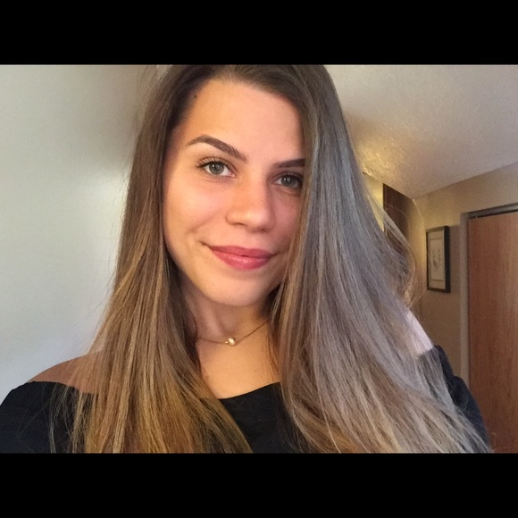 Profile Picture of Nicole Leckner (@nleckner) on Poshmark