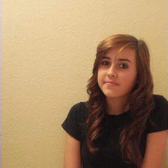 Profile Picture of Brittney Menagh (@brittnazzsty) on Poshmark