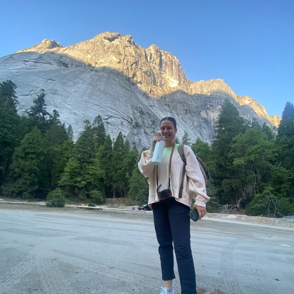 Profile Picture of Lizzy Davis (@_lizzydavis) on Poshmark