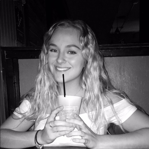 Profile Picture of Reanna Dieckman (@reanna527) on Poshmark