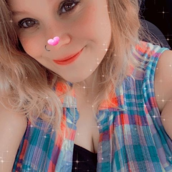 Profile Picture of Catlin Spychalla (@catlinspychalla) on Poshmark