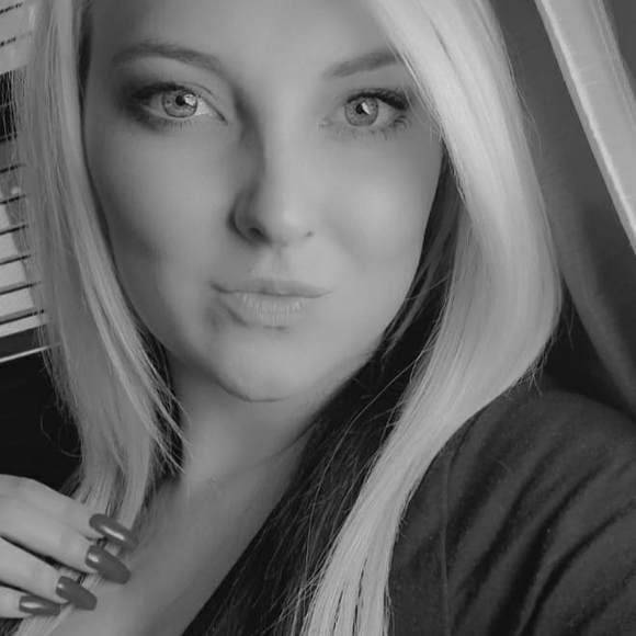 Profile Picture of Katelyn Mathis (@katelyn_mathis) on Poshmark