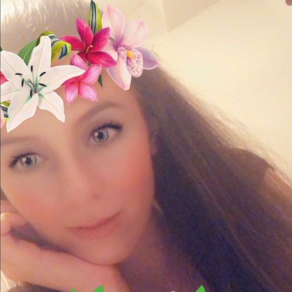 Profile Picture of Brianna Lockard (@liannabockard) on Poshmark