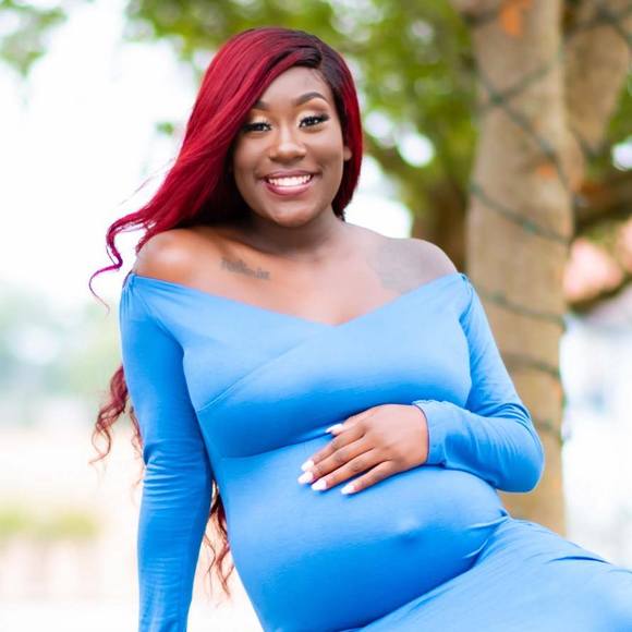 Profile Picture of Tori Moulds (@torimoulds) on Poshmark