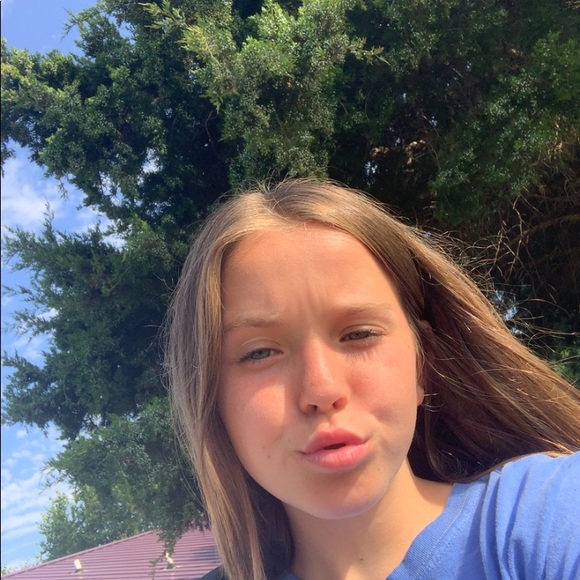 Profile Picture of Shelby Frazee (@ladawn15) on Poshmark