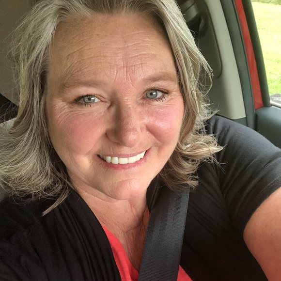 Profile Picture of Lisa Coffman (@lrcoffman) on Poshmark