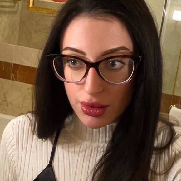 Profile Picture of Kelsey Antonelli (@antolickkelsey1) on Poshmark