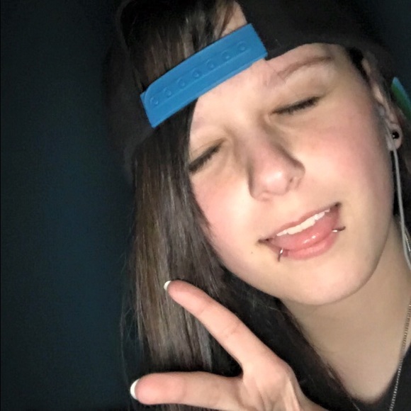 Profile Picture of Courtney Alexander (@jade_7701) on Poshmark