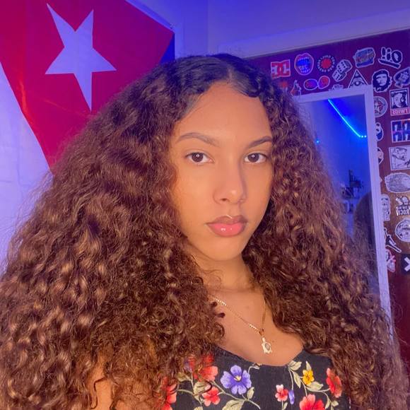 Profile Picture of Danielli Nicolas (@danicuba1612) on Poshmark