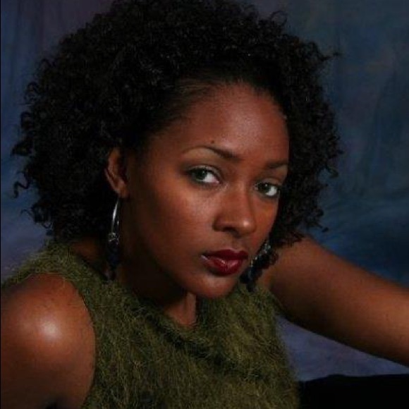 Profile Picture of Rayne Wynters (@rayne_wynters) on Poshmark