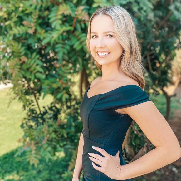 Profile Picture of Tori Kullmann (@torikullmann) on Poshmark
