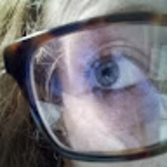 Profile Picture of Vickie Ahlbrandt (@vickieahlbrandt) on Poshmark