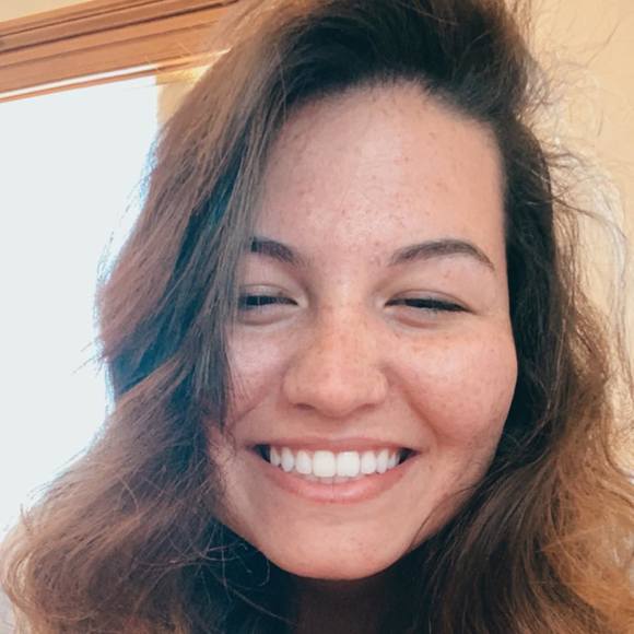 Profile Picture of Nicoly Attili (@nicattili) on Poshmark