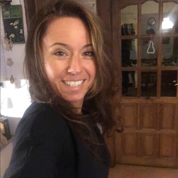 Profile Picture of Daniela Brozkova (@broza15) on Poshmark