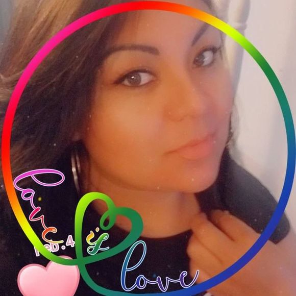 Profile Picture of Geminis Geminis (@lizetj) on Poshmark