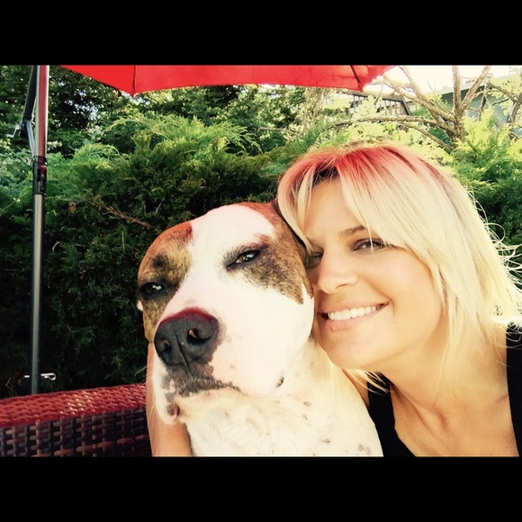 Profile Picture of Noelle Goodrich (@noellemary77) on Poshmark