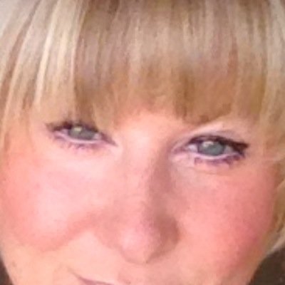 Profile Picture of Karen Heffer (@glitzyk200) on Twitter