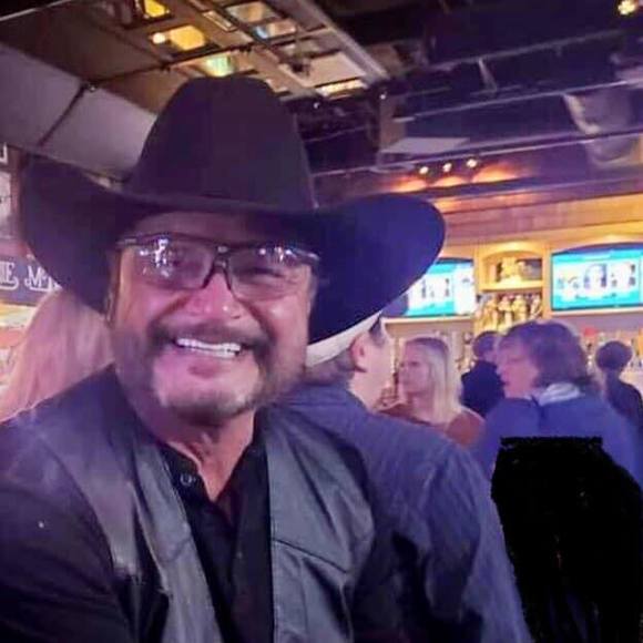 Profile Picture of Rick Feezor (@rick_feezor) on Poshmark