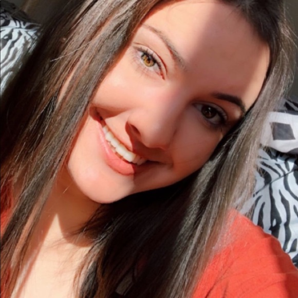 Profile Picture of Ash Kenoyer (@ashlinnkenoyerr) on Poshmark