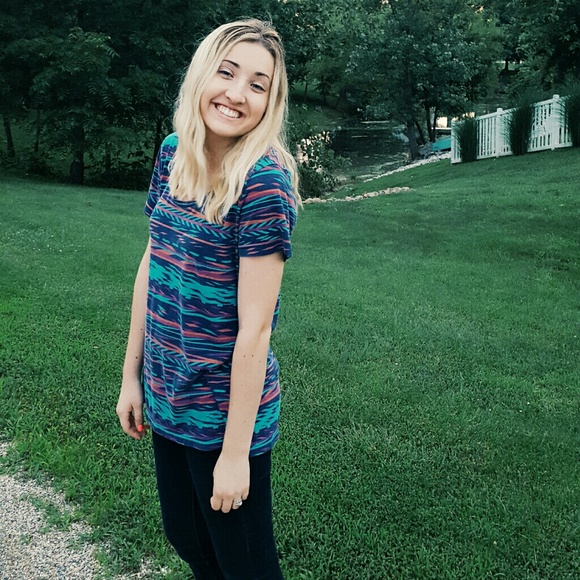 Profile Picture of Nicole Youngerman (@nicoleepiee) on Poshmark