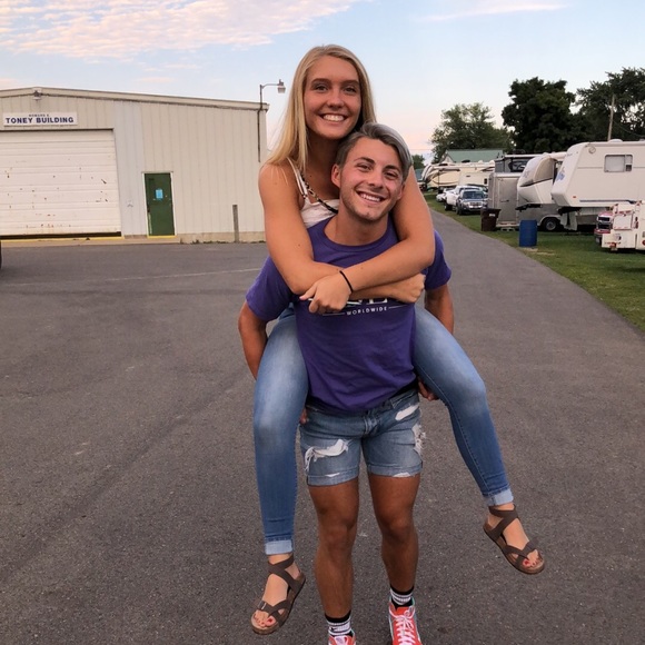 Profile Picture of Wyatt Cox (@wyatt_cox) on Poshmark