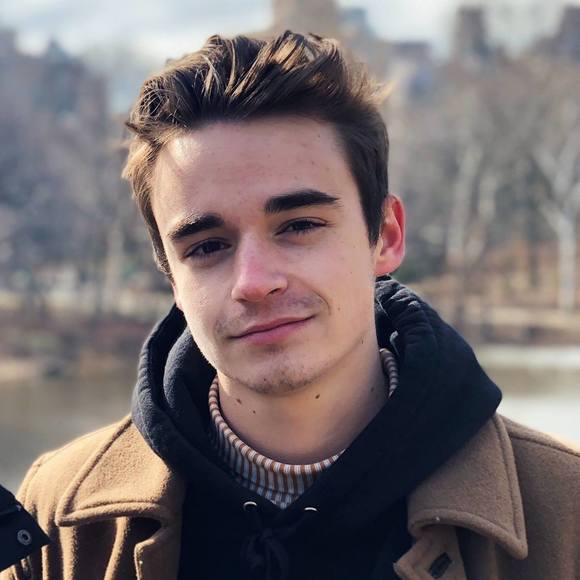 Profile Picture of Erik Weiss (@eweiss33) on Poshmark