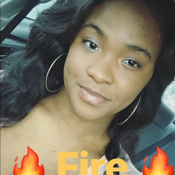 Profile Picture of Dominique Armstrong (@dlarmstronp) on Poshmark