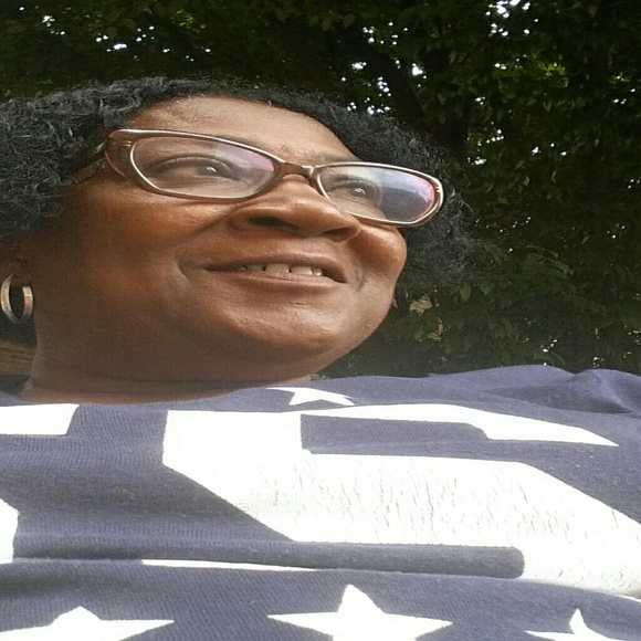 Profile Picture of Essie Walker (@e1960) on Poshmark