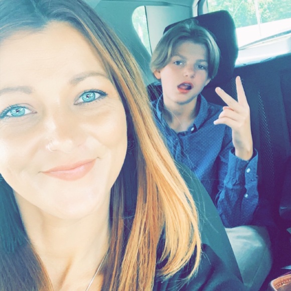Profile Picture of Jewell Rippeon (@jewellr1) on Poshmark