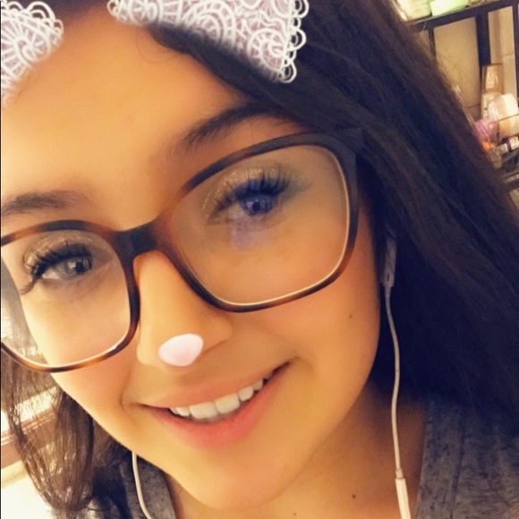 Profile Picture of Alexis Spence (@anspence) on Poshmark