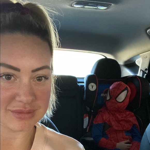 Profile Picture of Danielle Watts (@daniellewatts88) on Poshmark