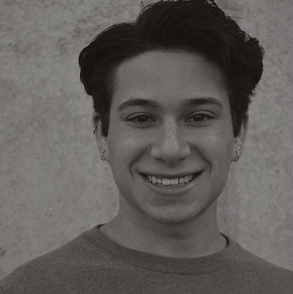 Profile Picture of Max Becker (@ayemaxy) on Poshmark