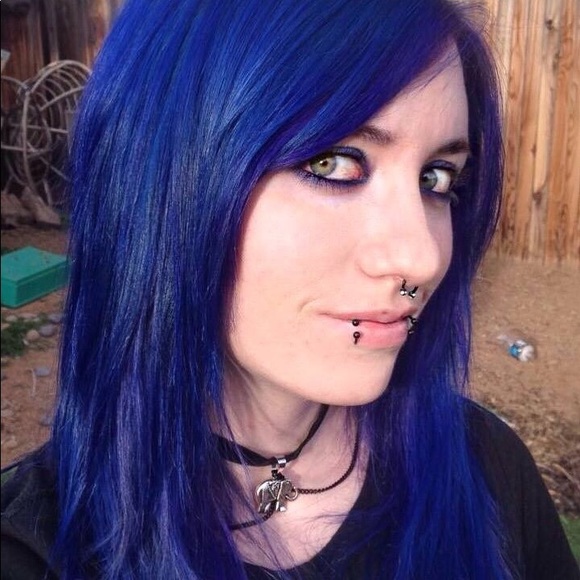 Profile Picture of Caitlin Davis (@caitlinsunset) on Poshmark