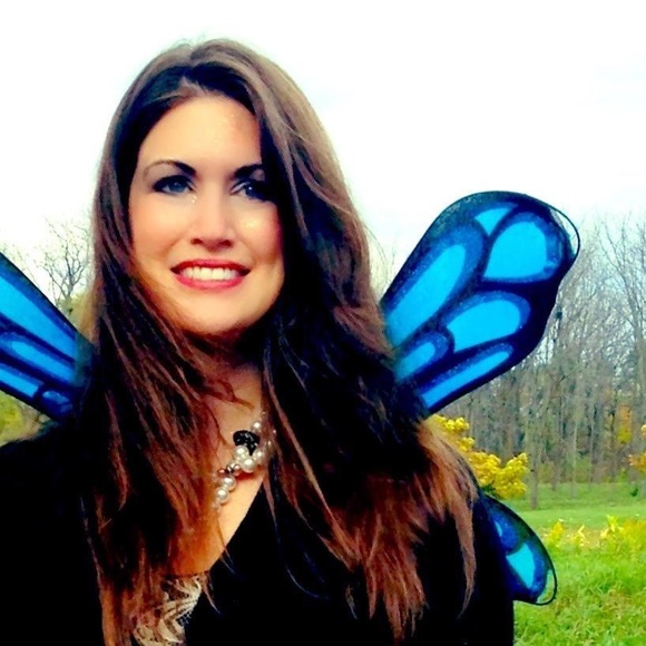 Profile Picture of Sandra Devaux (@sandradvx) on Poshmark