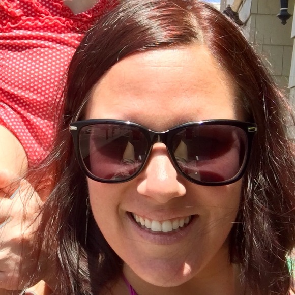 Profile Picture of Frances Varnum (@cessielove) on Poshmark