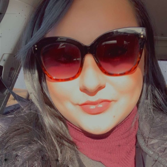 Ladonna Belile - Poshmark Profile Picture of Ladonna Belile (@donnabee408) on Poshmark