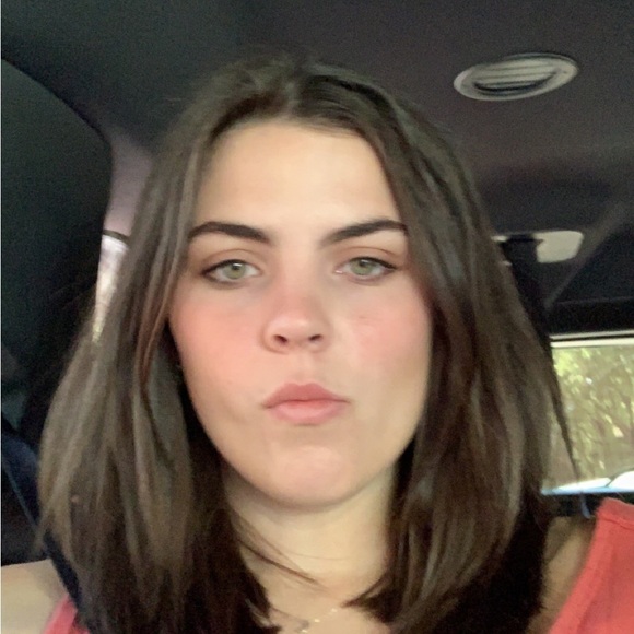 Profile Picture of Emma Ruby (@eruby53) on Poshmark