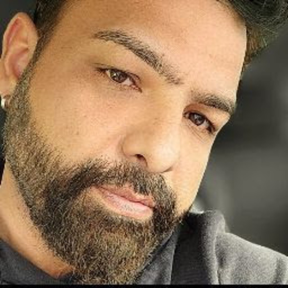 Profile Picture of Shawn Arora (@shawnarora15) on Poshmark