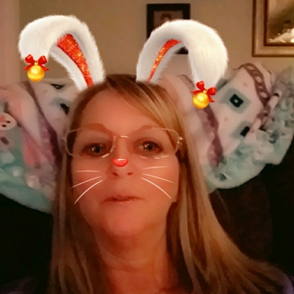 Profile Picture of Linda Wagner (@lswagner1964) on Poshmark