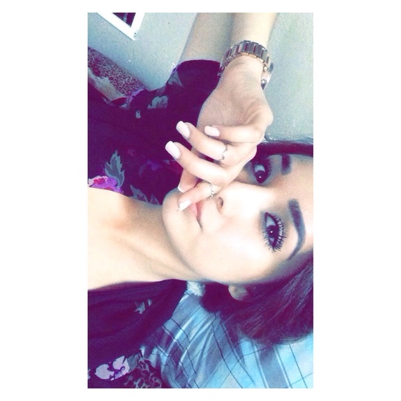 Profile Picture of Melanie Hinojosa (@melaniie_babyy) on Poshmark