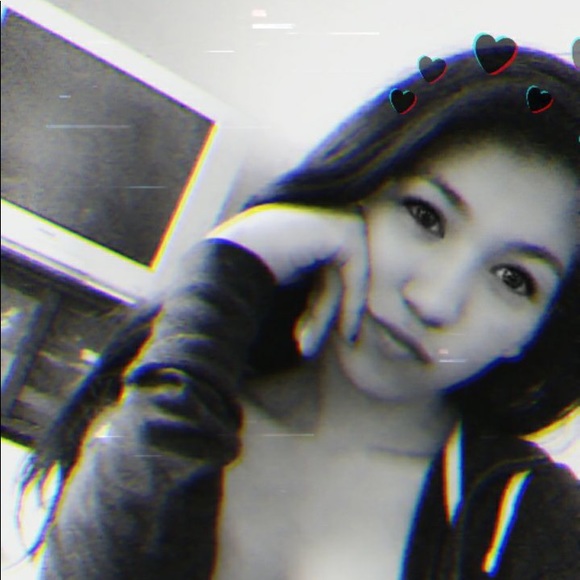 Profile Picture of Samantha Streeter (@sstreeter98) on Poshmark