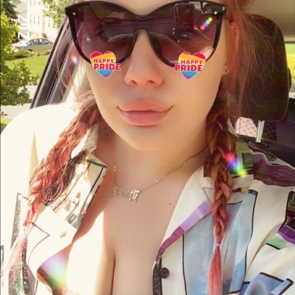 Profile Picture of Lauryn Radinsky (@laurynradinskyy) on Poshmark