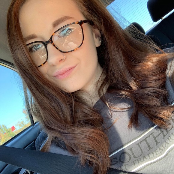 Profile Picture of Tori Hanawalt (@thanawalt722) on Poshmark