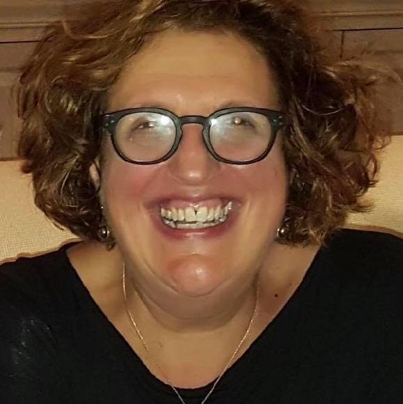 Profile Picture of Leslie Connor (@leslieconnor) on Poshmark